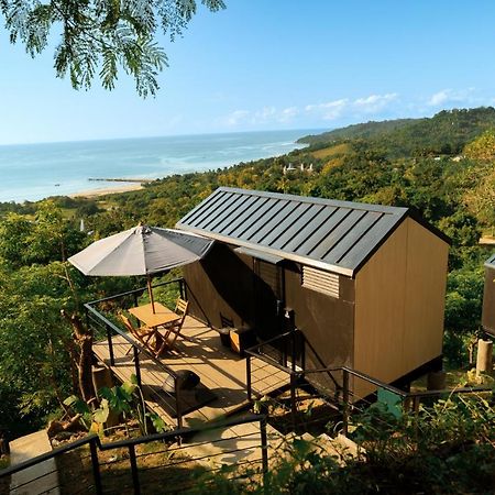 Bobocabin Umarato, Sumba 와이카부박 외부 사진