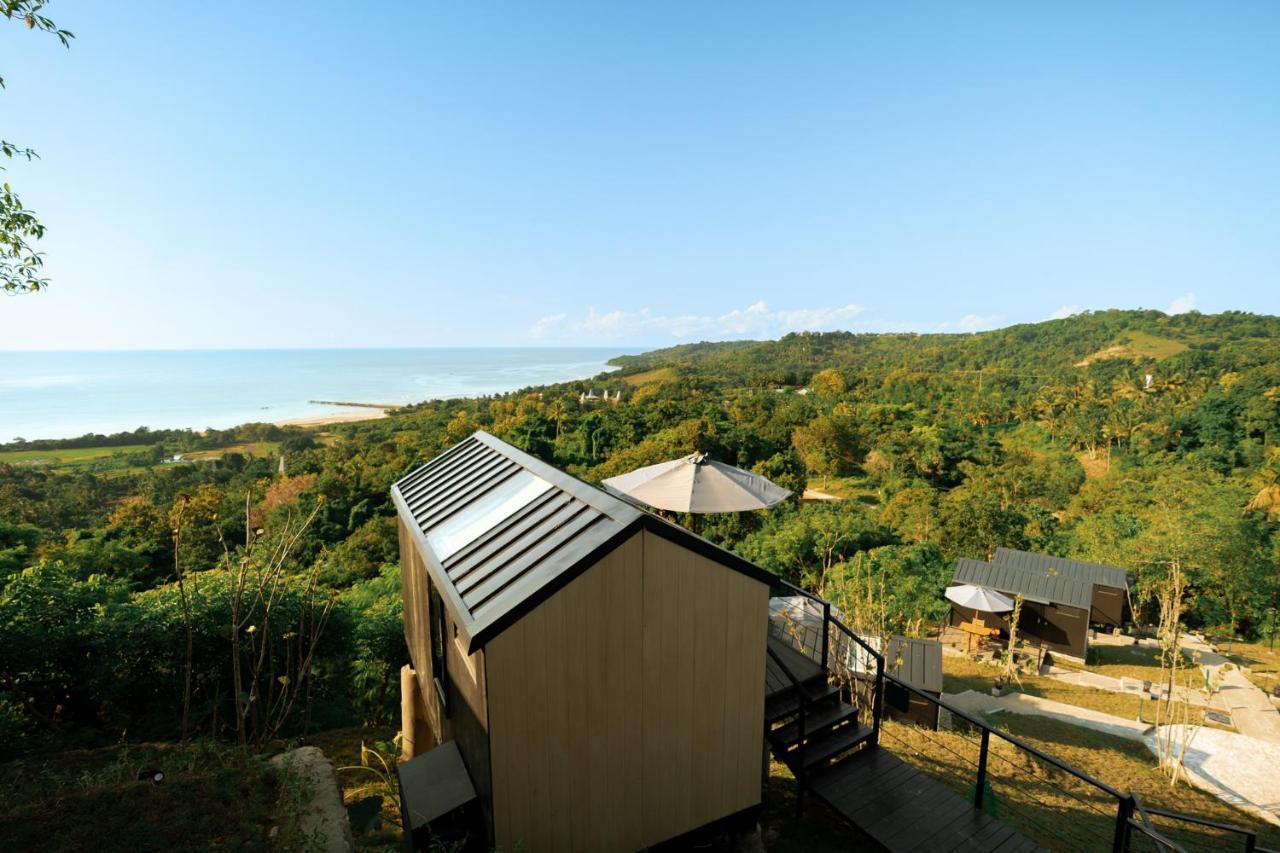 Bobocabin Umarato, Sumba 와이카부박 외부 사진