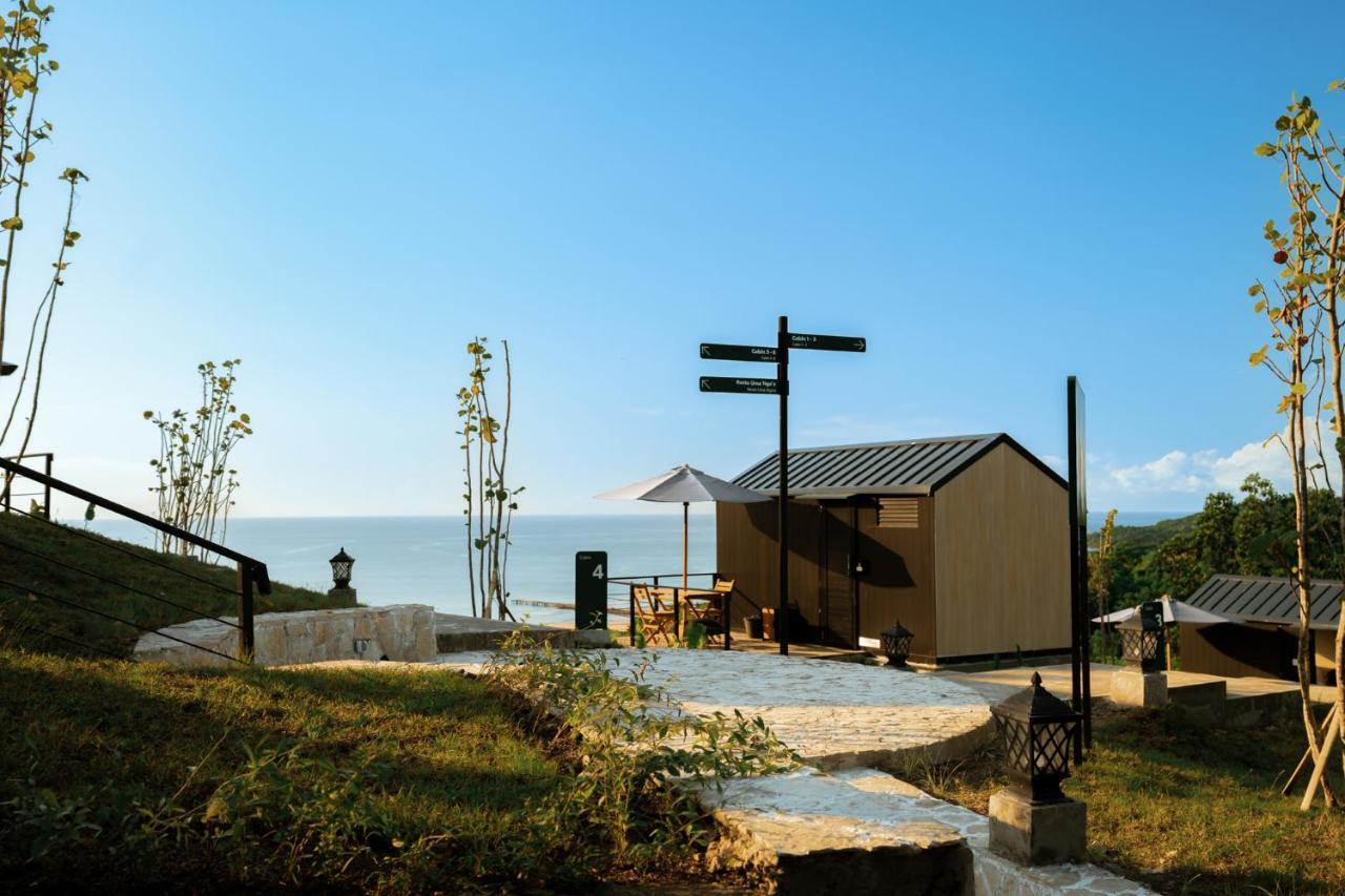 Bobocabin Umarato, Sumba 와이카부박 외부 사진